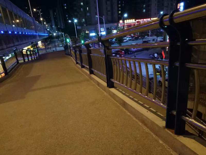 橋梁燈光護欄　