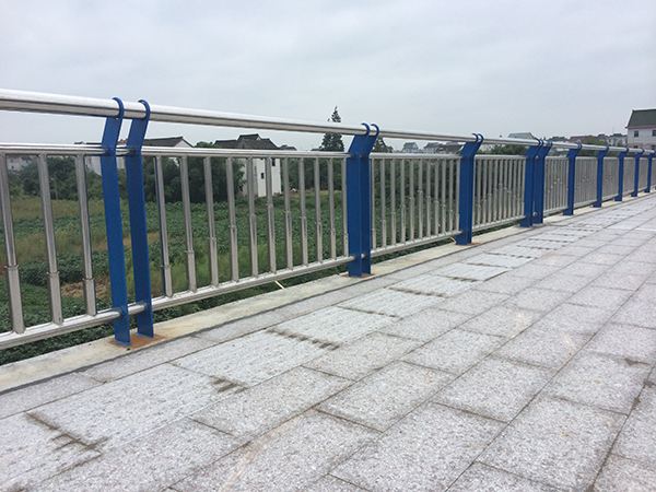 河道護欄.jpg